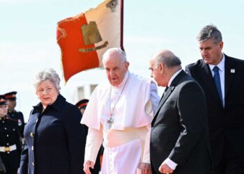 El Papa llega a Malta y fustiga los actos de ‘algún poderoso’ encerrado en ‘intereses nacionalistas’