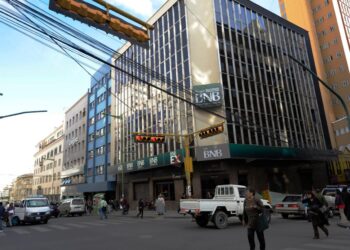El frontis del banco BNB en La Paz. Foto: Archivo LR