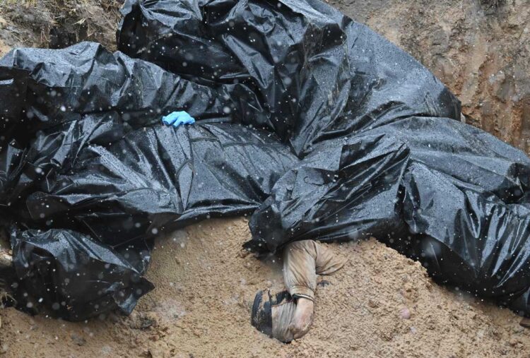 Hallan 410 cadáveres de civiles en sector cercano a Kiev retomado por tropas rusas