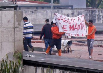 Enfrentamiento en cárcel de Ecuador deja al menos 20 muertos, cinco mutilados