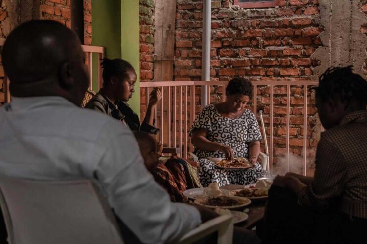 Casarse con tres mujeres a la vez está prohibido en RD Congo, pero es una costumbre arraigada