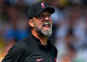 Liverpool descarta comprar jugadores por pánico pese a lesión de Thiago, dice Klopp