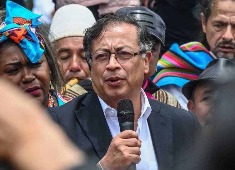 Gustavo Petro asume como primer presidente de izquierda de Colombia