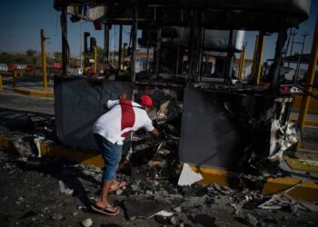 Gobierno peruano impone toque de queda el martes en Lima tras protestas
