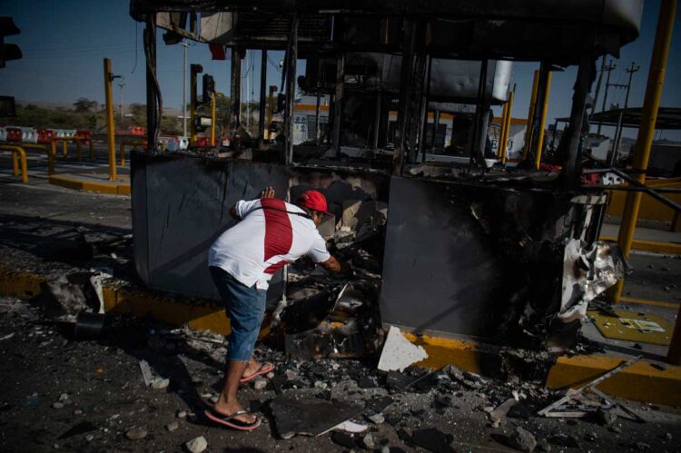 Gobierno peruano impone toque de queda el martes en Lima tras protestas