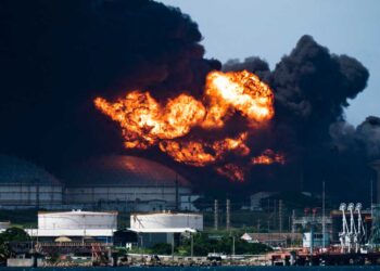 Llega a Cuba ayuda de México y Venezuela para combatir el incendio