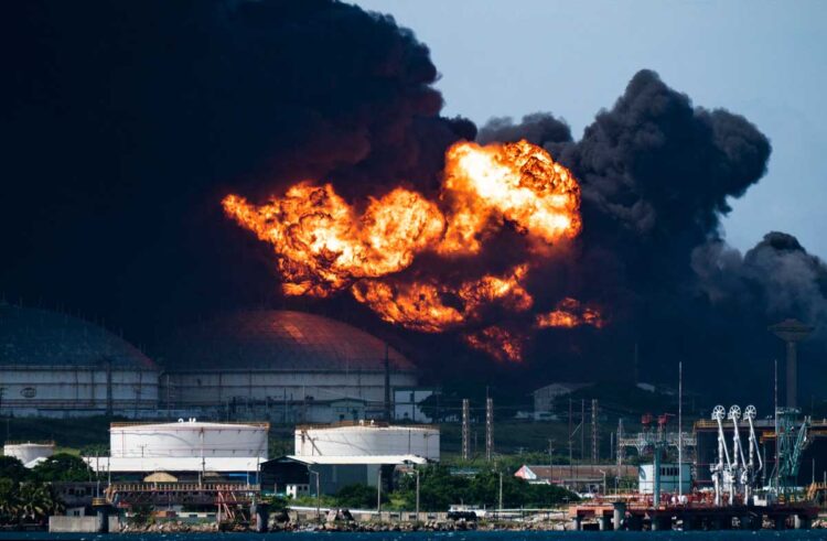 Llega a Cuba ayuda de México y Venezuela para combatir el incendio