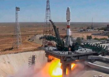 Rusia lanza satélite iraní en medio de temores por guerra en Ucrania