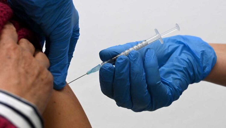 España aplicará la cuarta dosis anti COVID-19 a toda su población en otoño