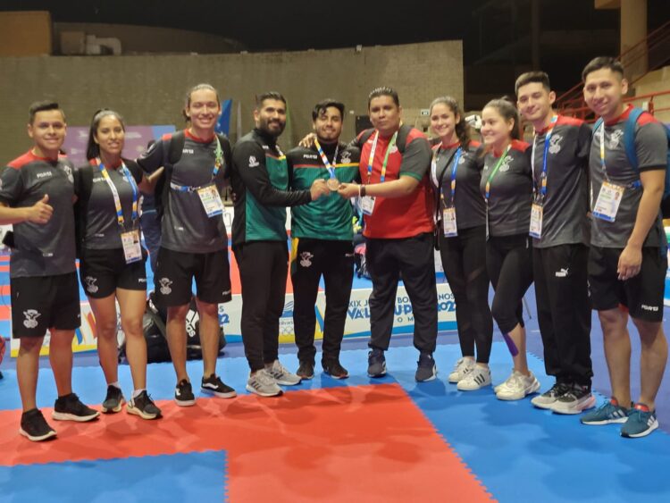 El karateca Barrón logra medalla de bronce para Bolivia en los Bolivarianos