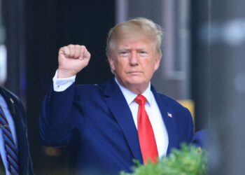 Trump utiliza su red social para promocionar las teorías de la conspiración de QAnon