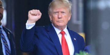 Trump utiliza su red social para promocionar las teorías de la conspiración de QAnon