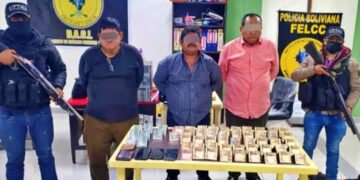 Los hombres implicados en el ilícito. Foto: FELCC