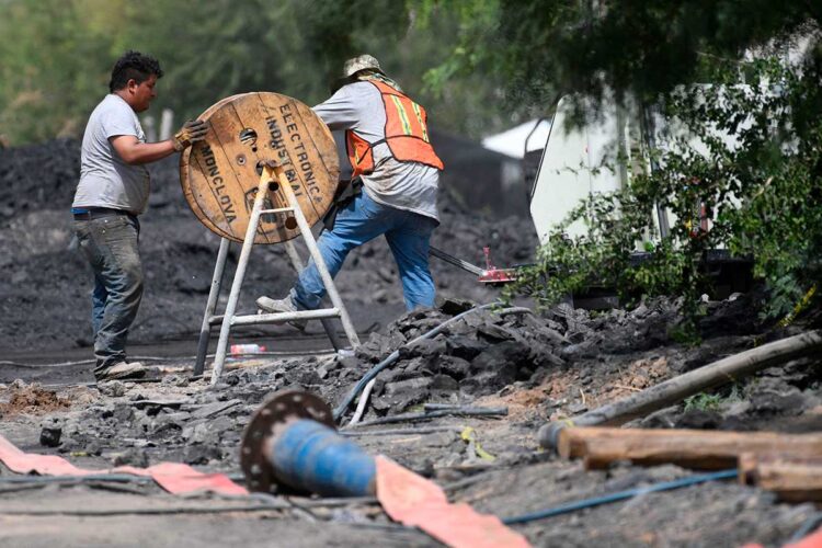 Hay ‘condiciones’ para entrar en mina con 10 obreros atrapados en México