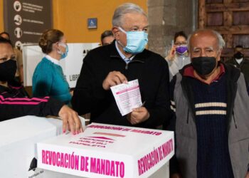 ‘¡Viva Zapata!’, presidente mexicano anuló su voto en referendo revocatorio