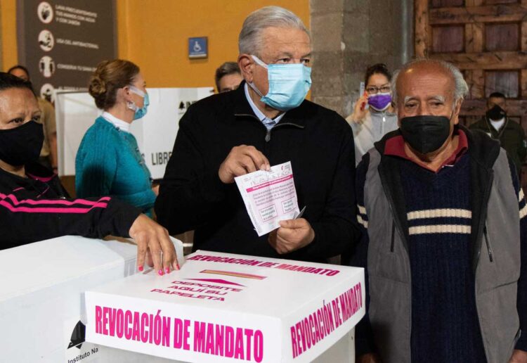 ‘¡Viva Zapata!’, presidente mexicano anuló su voto en referendo revocatorio