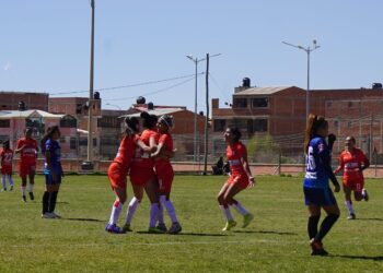 Always vs. Astor FC por la fase final de la Simón Bolívar femenina
