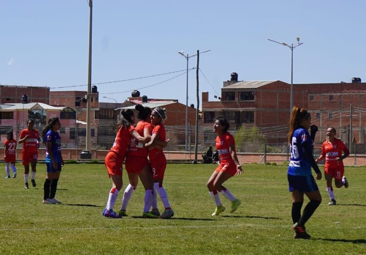 Always vs. Astor FC por la fase final de la Simón Bolívar femenina