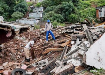 Sube a 253 el número de muertos por inundaciones en Sudáfrica