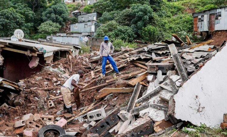 Sube a 253 el número de muertos por inundaciones en Sudáfrica