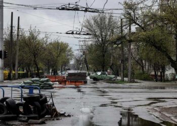 Rusia lanza ataques en el oeste de Ucrania y concentra sus fuerzas en el este