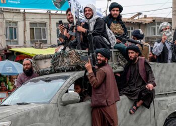 Talibanes conmemoran su primer año turbulento en el poder en Afganistán