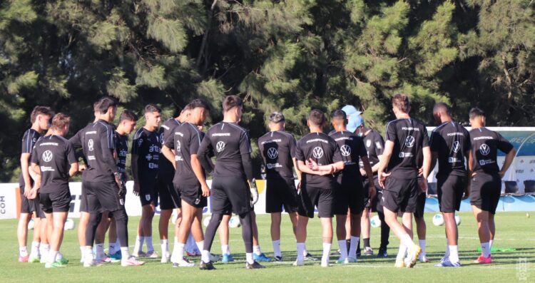 Uruguay intentará ‘dominar’ y plasmar un ‘fútbol propositivo’ ante Paraguay, dice DT Alonso