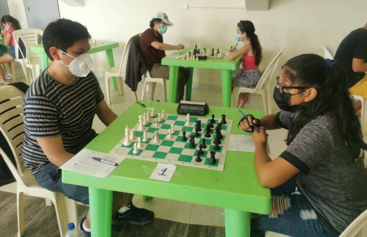 Monroy y Molina triunfan en el cuarto Grand Prix de ajedrez
