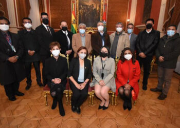 Arias cambia de forma sorpresiva a seis secretarios del ejecutivo edil y los llama a luchar contra el COVID-19