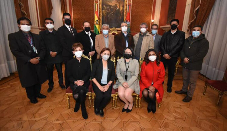 Arias cambia de forma sorpresiva a seis secretarios del ejecutivo edil y los llama a luchar contra el COVID-19