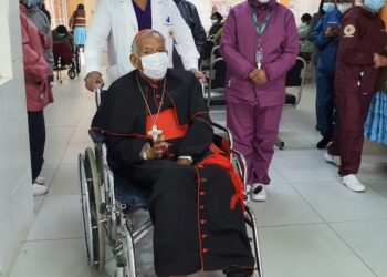 El cardenal Toribio Ticona supera el COVID-19 y es dado de alta
