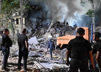 Rusia bombardea Járkov antes de reunión de jefe de ONU, Zelenski y Erdogan