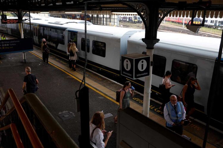 Nueva ola de huelgas en Reino Unido contra la inflación que corroe los salarios