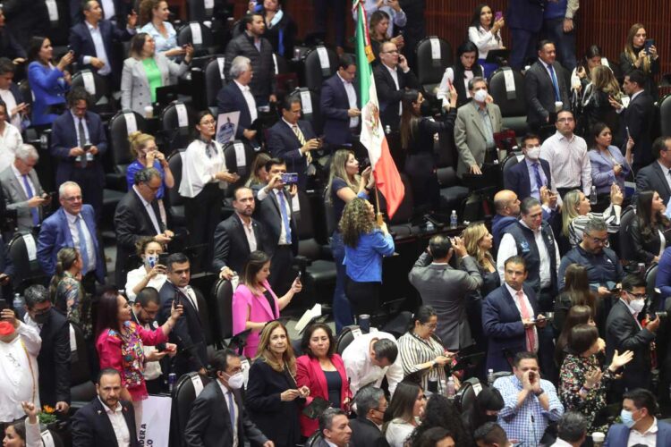 Diputados mexicanos rechazan propuesta de reforma para sector eléctrico