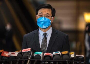 YouTube cierra el canal del futuro líder de Hong Kong, sancionado por EEUU