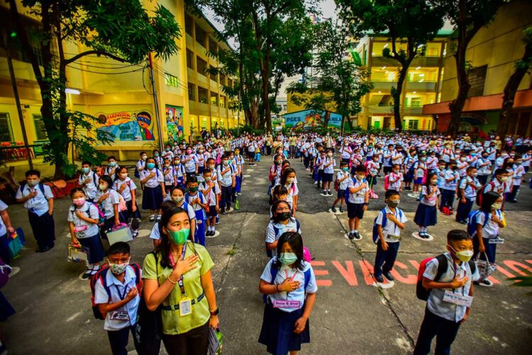 Filipinas reabre aulas después de dos años de cierre por pandemia