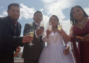 Una pareja se pasea por el helipuerto de la Terminal Metropolitana. Foto: Isabel MorenoUna pareja se pasea por el helipuerto de la Terminal Metropolitana. Foto: Isabel Moreno