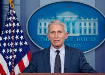 Anthony Fauci dejará su cargo de máximo asesor de Biden sobre COVID-19