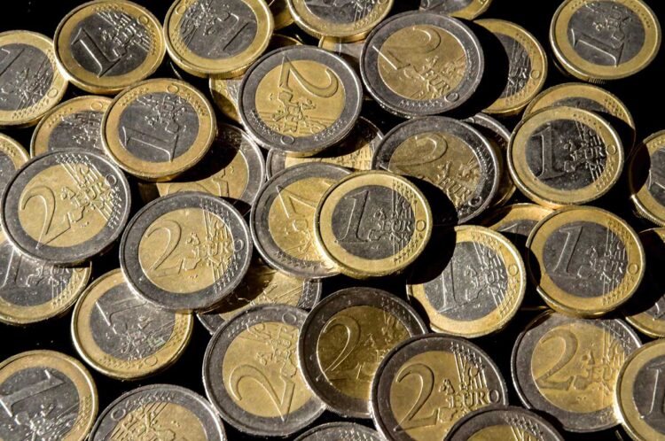 Las consecuencias de que el euro caiga bajo la paridad ante el dólar