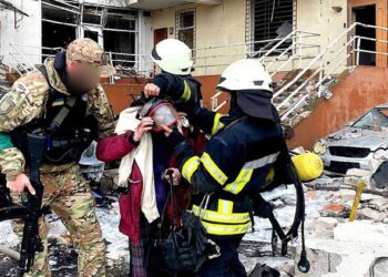 Rusia bombardea Odesa y frustra evacuación de civiles de Mariúpol, según Ucrania