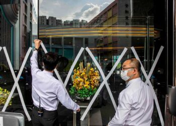 Un poderoso tifón se aproxima a Hong Kong, Macao y el sur de China