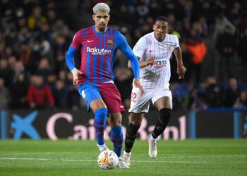 El uruguayo Ronald Araujo renueva con el Barcelona hasta 2026