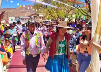 Parejas se casan por lo civil. Foto: Serecí