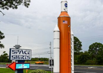 Turistas van en masa a Florida para ver ‘en vivo’ despegar un cohete a la Luna