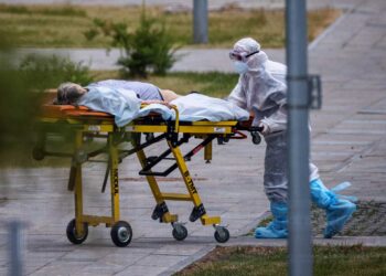 España supera los 100.000 muertos por COVID-19