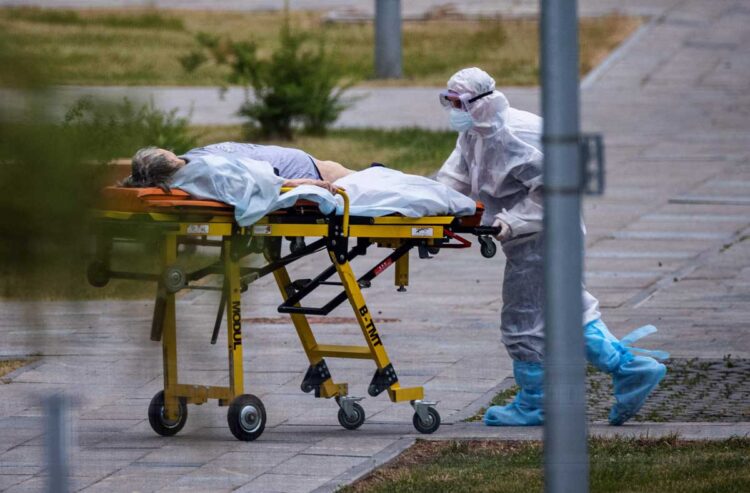 España supera los 100.000 muertos por COVID-19
