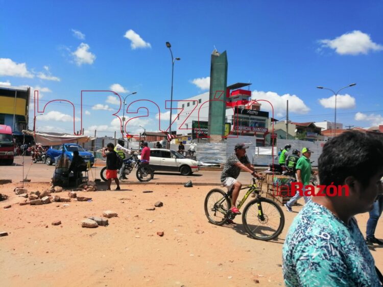 Bloquean el Obelisco en el Plan 3.000. Foto: Juan José Merida - La Razón