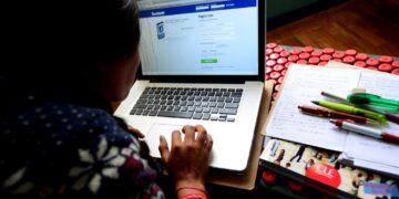 Proxenetas usan las redes sociales para captar menores de edad. Foto: Producción La Razón