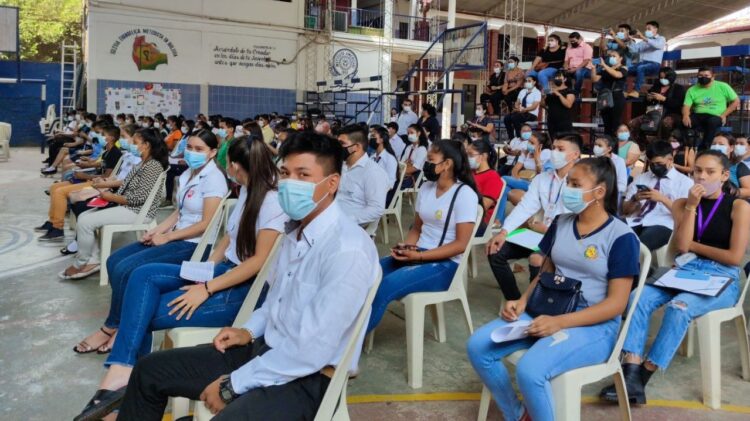 Ministerio de Educación desafía el paro e instruye clases presenciales en Santa Cruz