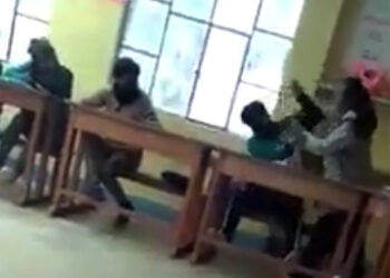 Maestra agrede a un estudiante de secundaria de Cochabamba. Foto: Captura
